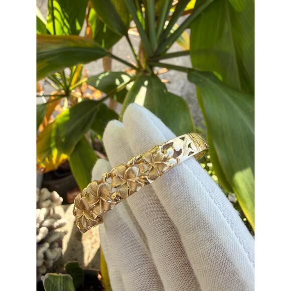 14K Hawaiian Heirloom Plumeria Bracelet Bangle Flower Hawaiian Scroll Size 7 - Picture 5 of 13